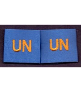 Paire d'épaulettes UN